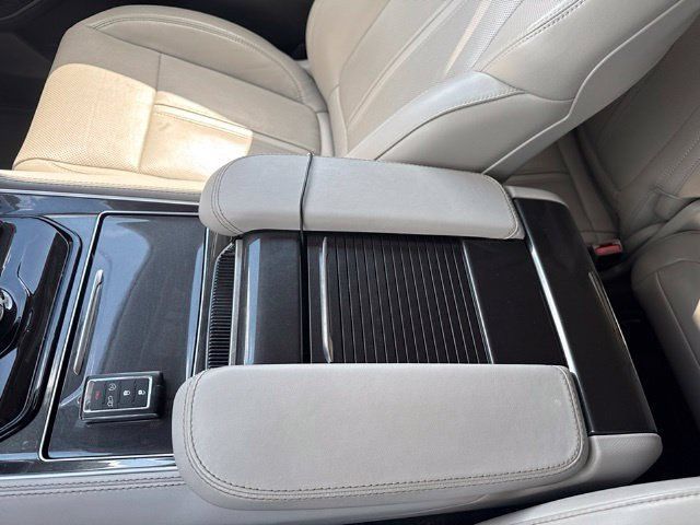 Used 2023 Jeep Wagoneer 4WD image 17