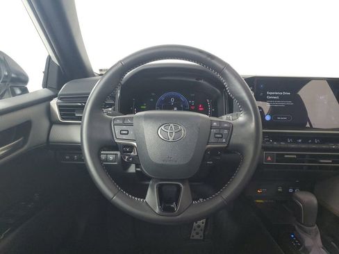 Used 2025 Toyota Camry SE w/ Multimedia Upgrade Package image 15