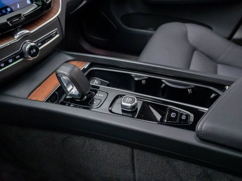 Used 2023 Volvo XC60 B5 Plus w/ Climate Package AWD/4WD image 12