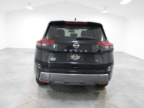Used 2024 Nissan Rogue SL FWD image 8