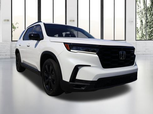 Used 2025 Honda Pilot Black Edition image 7