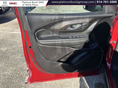 Used 2024 GMC Terrain SLE w/ Driver Convenience Package image 15