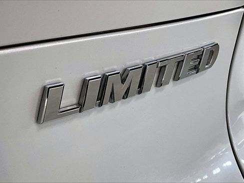 Used 2023 Toyota Venza Limited image 23