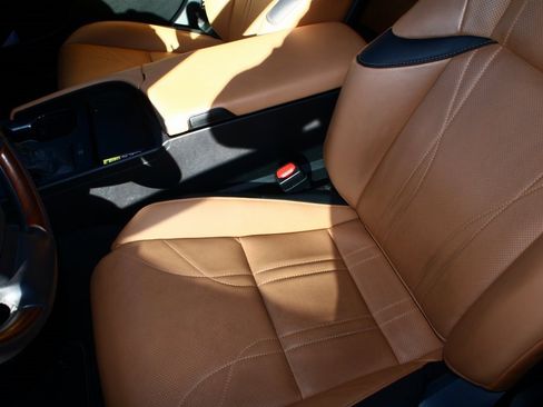 Used 2024 Lexus ES 350 Ultra Luxury image 4