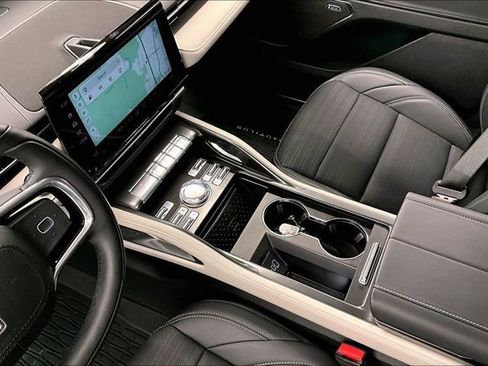 Used 2025 Lincoln Nautilus Reserve AWD/4WD image 16