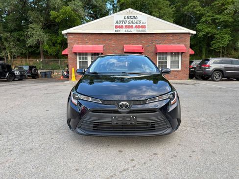 Used 2023 Toyota Corolla LE FWD image 2