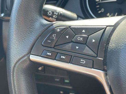 Used 2021 Nissan Rogue Sport S image 9