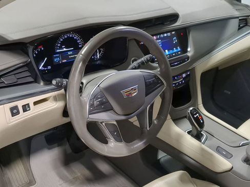 Used 2018 Cadillac XT5 Luxury w/ LPO, Wheel Lock Package FWD image 12