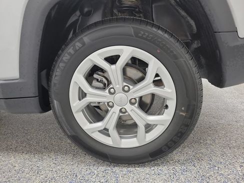Used 2024 Jeep Compass Latitude AWD/4WD image 5