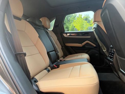 Certified 2026 Porsche Cayenne AWD/4WD image 19