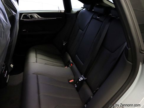 Used 2026 BMW 430i xDrive w/ M Sport Package image 23