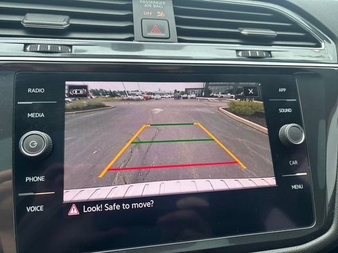 Used 2021 Volkswagen Tiguan SE R-Line AWD/4WD image 17