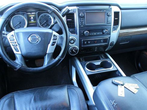 Used 2016 Nissan Titan SL image 18