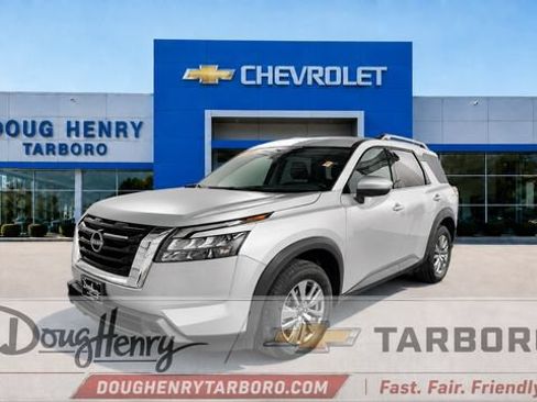 Used 2025 Nissan Pathfinder SV FWD image 1