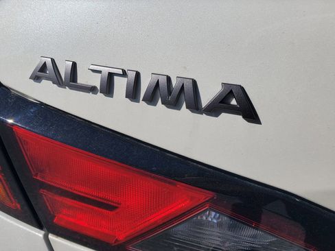 New 2025 Nissan Altima 2.5 SL image 9