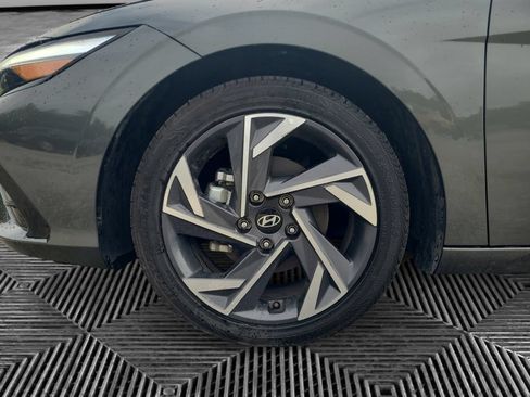 Used 2025 Hyundai Elantra SEL FWD image 14