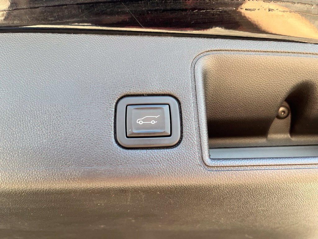 Used 2024 GMC Terrain SLT FWD image 12