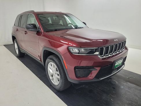 Used 2023 Jeep Grand Cherokee Laredo X AWD/4WD image 13