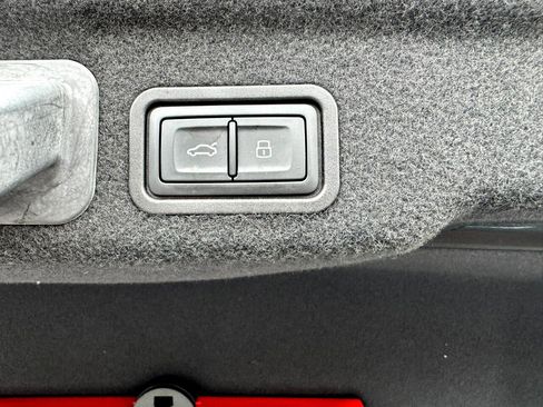 Used 2015 Audi A8 4.0T image 36