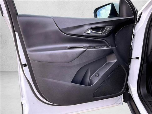 Used 2023 Chevrolet Equinox LT FWD image 18