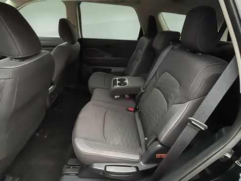 Used 2024 Nissan Pathfinder SV image 19