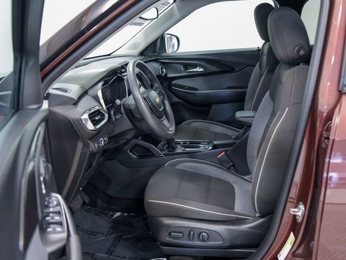 Used 2023 Chevrolet TrailBlazer LT w/ Convenience Package image 2