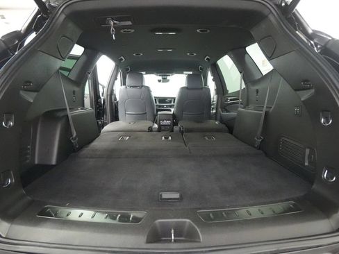 Used 2022 Buick Enclave Premium AWD/4WD image 25