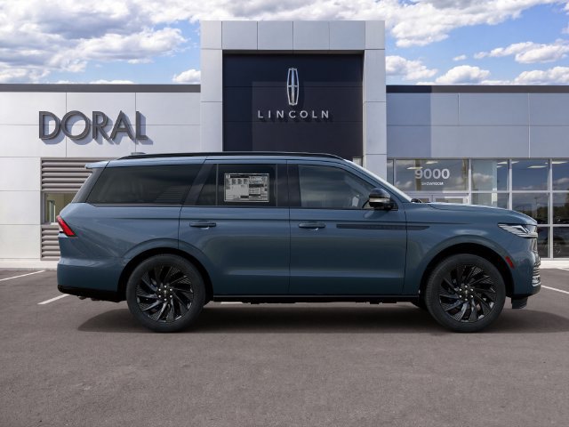 New 2027 Lincoln Navigator Reserve w/ Jet Appearance Package AWD/4WD image 5