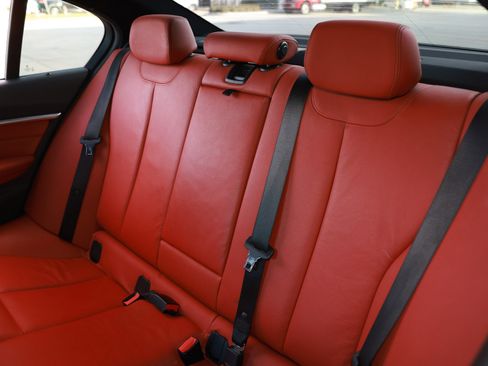 Used 2018 BMW 330i Sedan w/ M Sport Package image 11