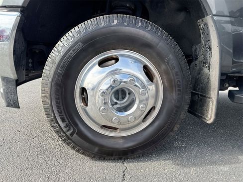 Used 2017 Ford F350 Lariat w/ Tow Technology Bundle image 27