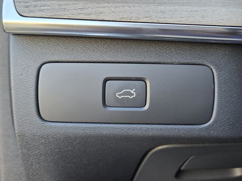 New 2026 Volvo XC90 B6 Plus w/ Protection Package Premier image 25