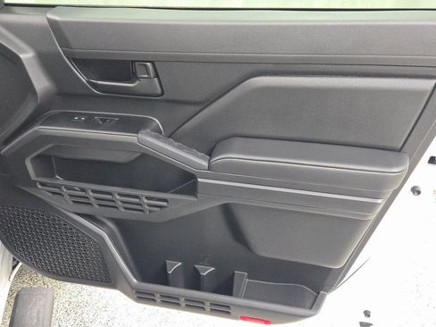 Used 2025 Toyota Tacoma SR image 5