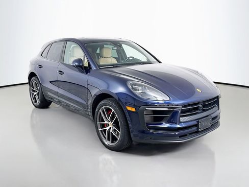 Certified 2023 Porsche Macan S AWD/4WD image 7