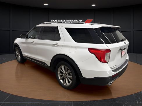 Used 2022 Ford Explorer Limited w/ Equipment Group 301A RWD image 3