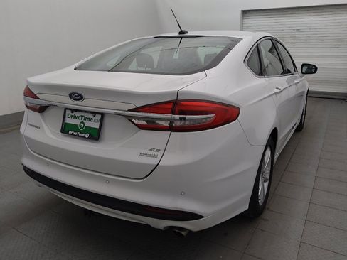 Used 2018 Ford Fusion SE w/ Fusion SE Technology Package FWD image 9