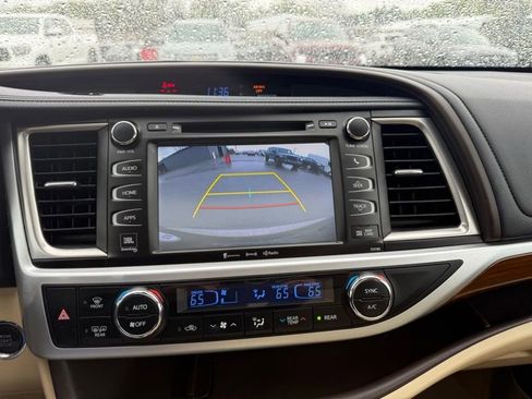 Used 2017 Toyota Highlander Limited AWD/4WD image 14