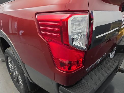 Used 2019 Nissan Titan Platinum Reserve image 14