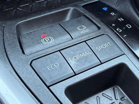 Used 2019 Toyota RAV4 XLE FWD image 23
