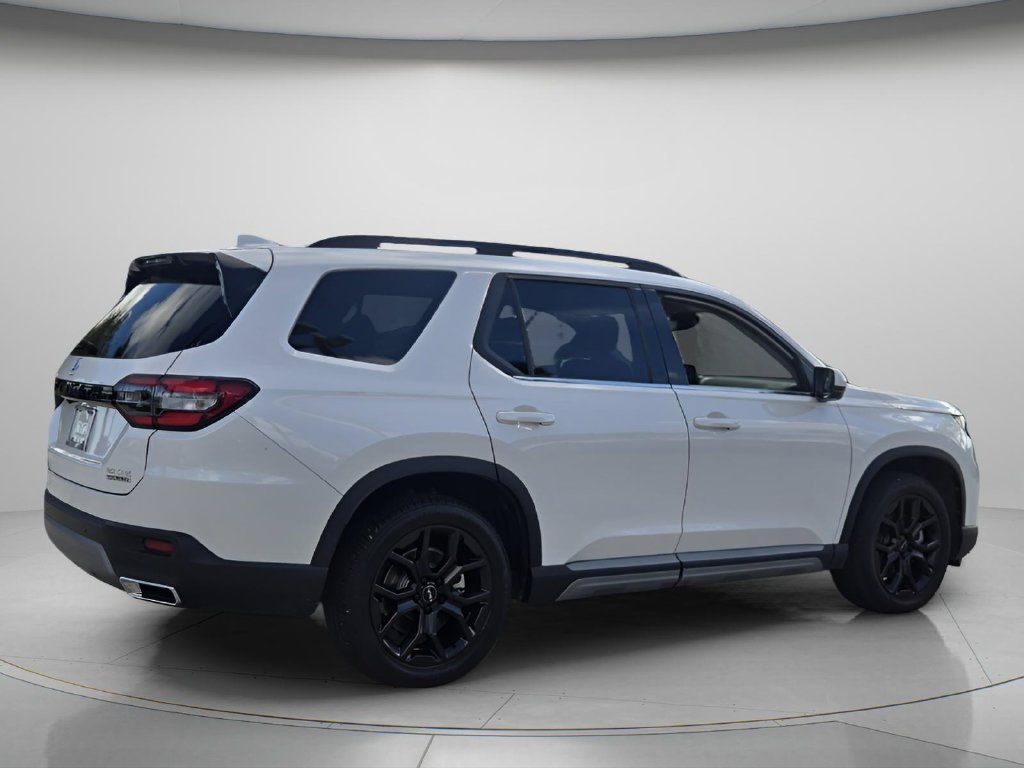 Certified 2025 Honda Pilot Touring image 6