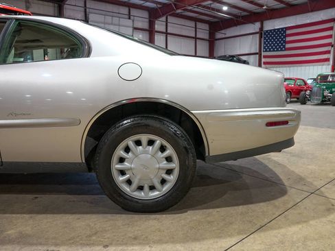 Used 1996 Buick Riviera Supercharged Coupe FWD image 5