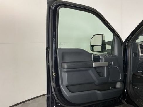 Used 2022 Ford F350 Platinum w/ Tremor Off-Road Package AWD/4WD image 15