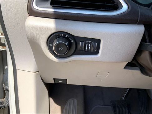 Used 2017 Chrysler Pacifica Touring-L FWD image 30