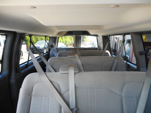Used 2017 Chevrolet Express 3500 LT w/ LT Preferred Equipment Group RWD image 25
