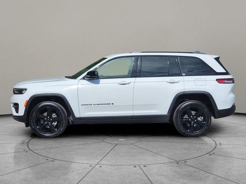 Certified 2024 Jeep Grand Cherokee Altitude AWD/4WD image 9