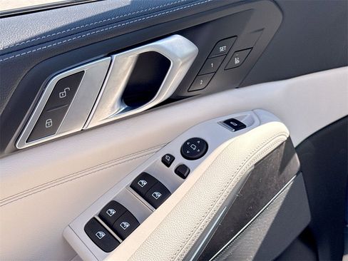 Used 2021 BMW X5 M50i w/ Executive Package image 23