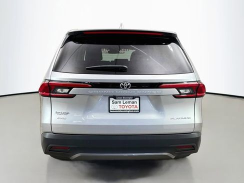 Used 2024 Toyota Grand Highlander AWD image 6