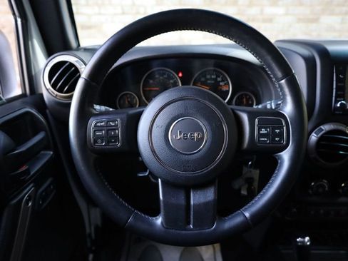 Used 2017 Jeep Wrangler Unlimited Sahara image 30