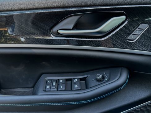 New 2023 Jeep Grand Cherokee Trailhawk w/ Advanced Protech Group II image 10