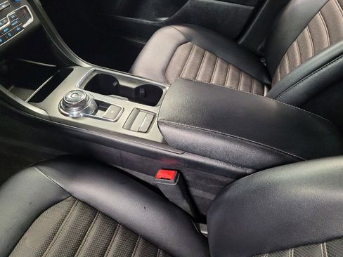 Used 2018 Ford Fusion SE w/ Equipment Group 201A FWD image 26