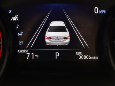 Used 2021 Toyota Camry XSE image 37